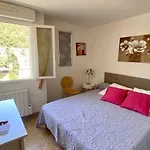 Appartamento F2 à Amélie-les-bains Avec Parking, Ascenseur Et équipements Complets - Fr-1-703-24