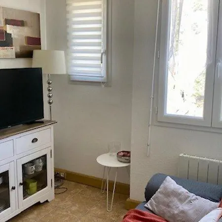 Lägenhet F2 A Amelie-les-bains Avec Parking, Ascenseur Et Equipements Complets - Fr-1-703-24 *