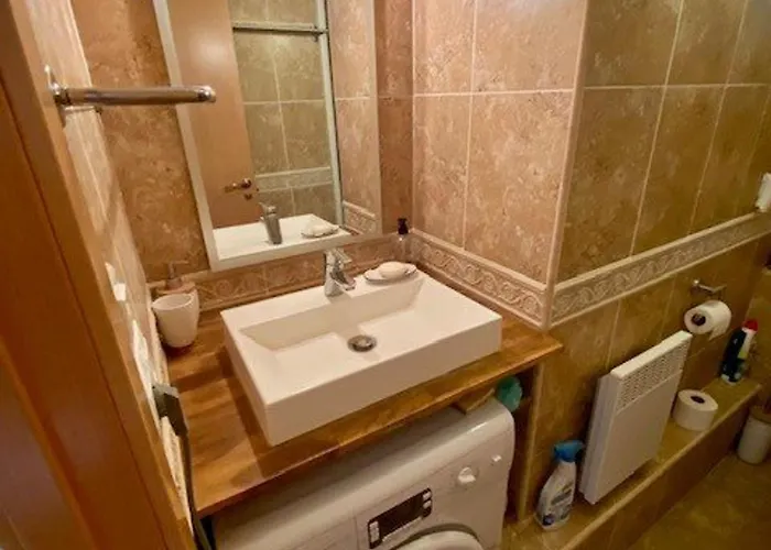 Apartamento F2 à Amélie-les-bains Avec Parking, Ascenseur Et équipements Complets - Fr-1-703-24 *