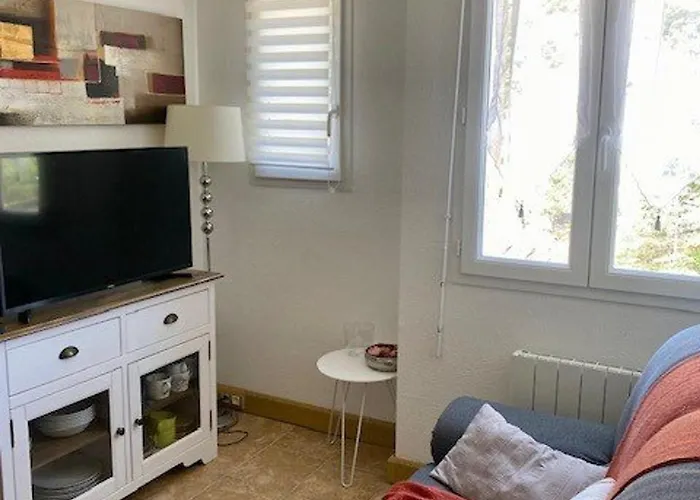 Apartamento F2 à Amélie-les-bains Avec Parking, Ascenseur Et équipements Complets - Fr-1-703-24 *